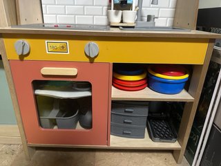 Cocina de juguete de madera con accesorios