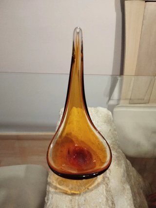 Decorazione in vetro arancione e pietra