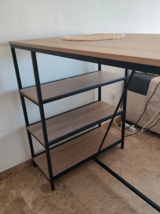Mesa alta madera y metal con taburetes