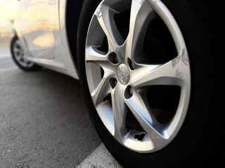 Peugeot 208 2014