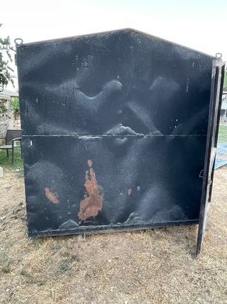 Caseta metálica negra