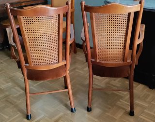 Pareja de sillones antiguos de madera y ratán