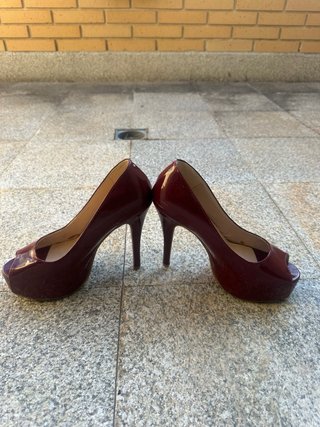 Zapatos de tacón rojos JIAGLAWNUA talla 36