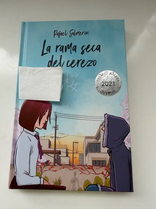 La rama seca del cerezo