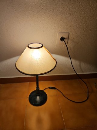 Lámpara de mesa tela y metal