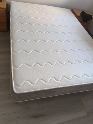 Colchón y base de cama
