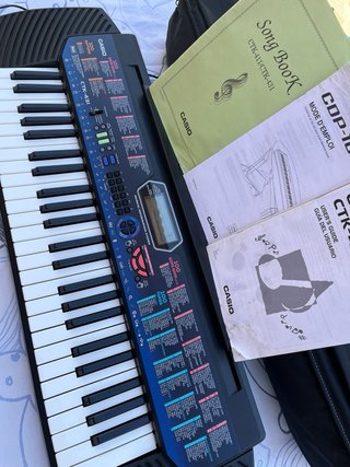 Teclado Casio CTK-431 con libros