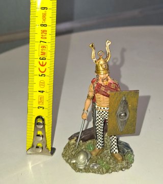 Figura de plomo guerrero celta