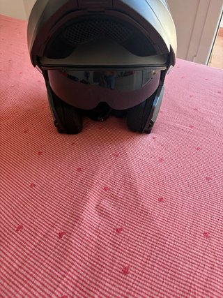 Casco de moto gris