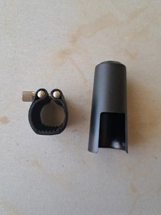 Abrazadera y boquillero saxo soprano J.Michael