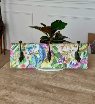 Perchero tropical hecho a mano