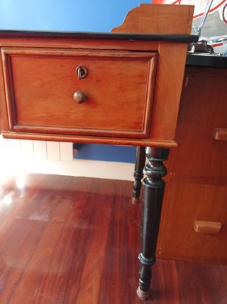 Escritorio antiguo madera y cuero