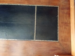 Escritorio antiguo madera y cuero