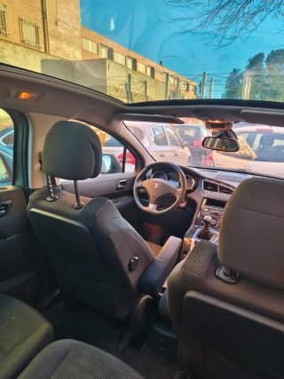 Peugeot 5008 2012