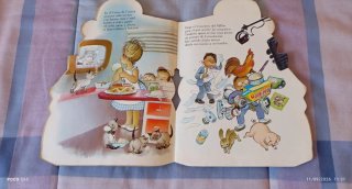 Libro infantil. Nora locutora de TV.