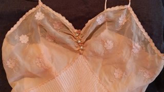 Vestido de seda antiguo.