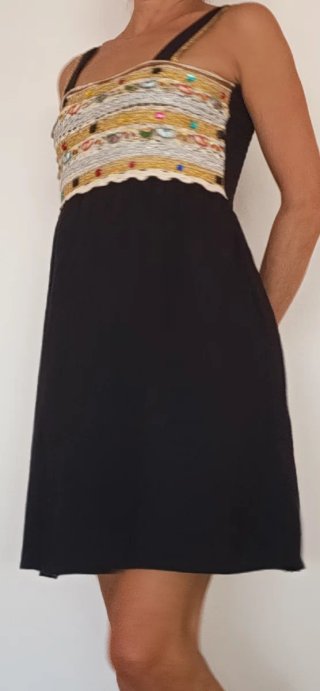 Vestido corto étnico con pedrería