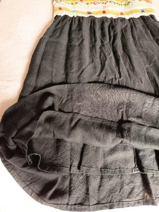 Vestido corto étnico con pedrería