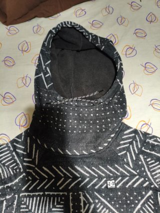 Sudadera DC Shoes con estampado tribal