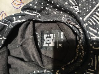 Sudadera DC Shoes con estampado tribal