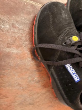 Zapatos de seguridad Sparco negros y rojos