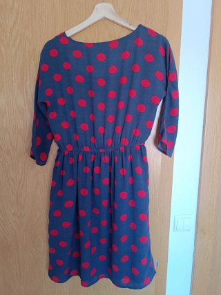 Vestido de lunares negro y rojo