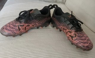 Botas de fútbol Puma para niños. Talla 33
