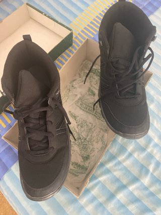 Botas de montaña negras