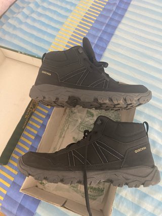 Botas de montaña negras