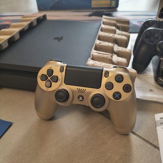 PS4 Slim Boxata + 3 Controller e Accessori XL