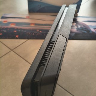 PS4 Slim Boxata + 3 Controller e Accessori XL