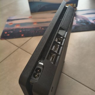 PS4 Slim Boxata + 3 Controller e Accessori XL