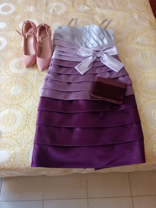 Vestido invitada de boda.  Malva, morado, plata.