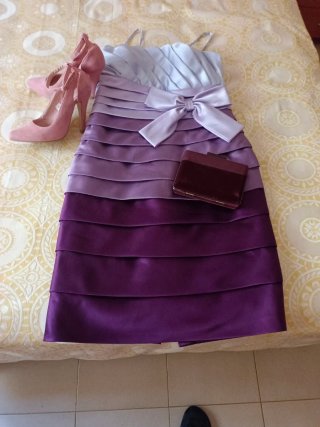 Vestido invitada de boda.  Malva, morado, plata.