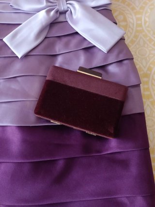 Vestido invitada de boda.  Malva, morado, plata.