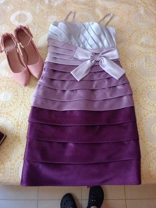 Vestido invitada de boda.  Malva, morado, plata.