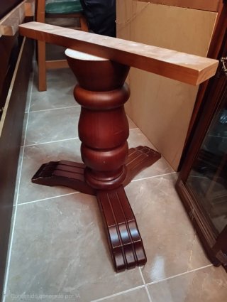 Mesa de comedor de madera y cristal
