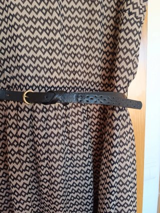 Vestido estampado beige y rojo