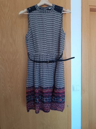 Vestido estampado beige y rojo