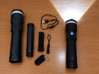 Linterna LED Táctica USB + Accesorios