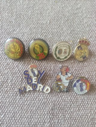 Lote de pins de fútbol