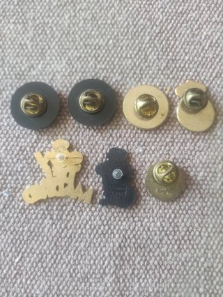 Lote de pins de fútbol