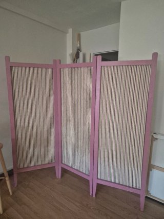 Biombo separador de ambientes rosa