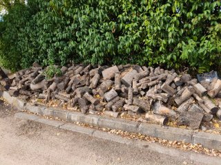Leña para chimenea o barbacoa