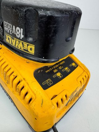 Taladro Percutor Inalámbrico DEWALT 18V