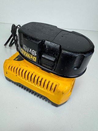 Taladro Percutor Inalámbrico DEWALT 18V