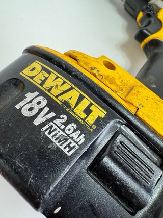 Taladro Percutor Inalámbrico DEWALT 18V