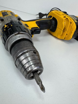 Taladro Percutor Inalámbrico DEWALT 18V