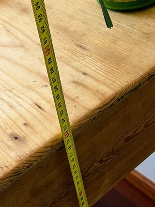 Escritorio de madera con silla