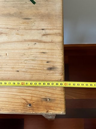 Escritorio de madera con silla